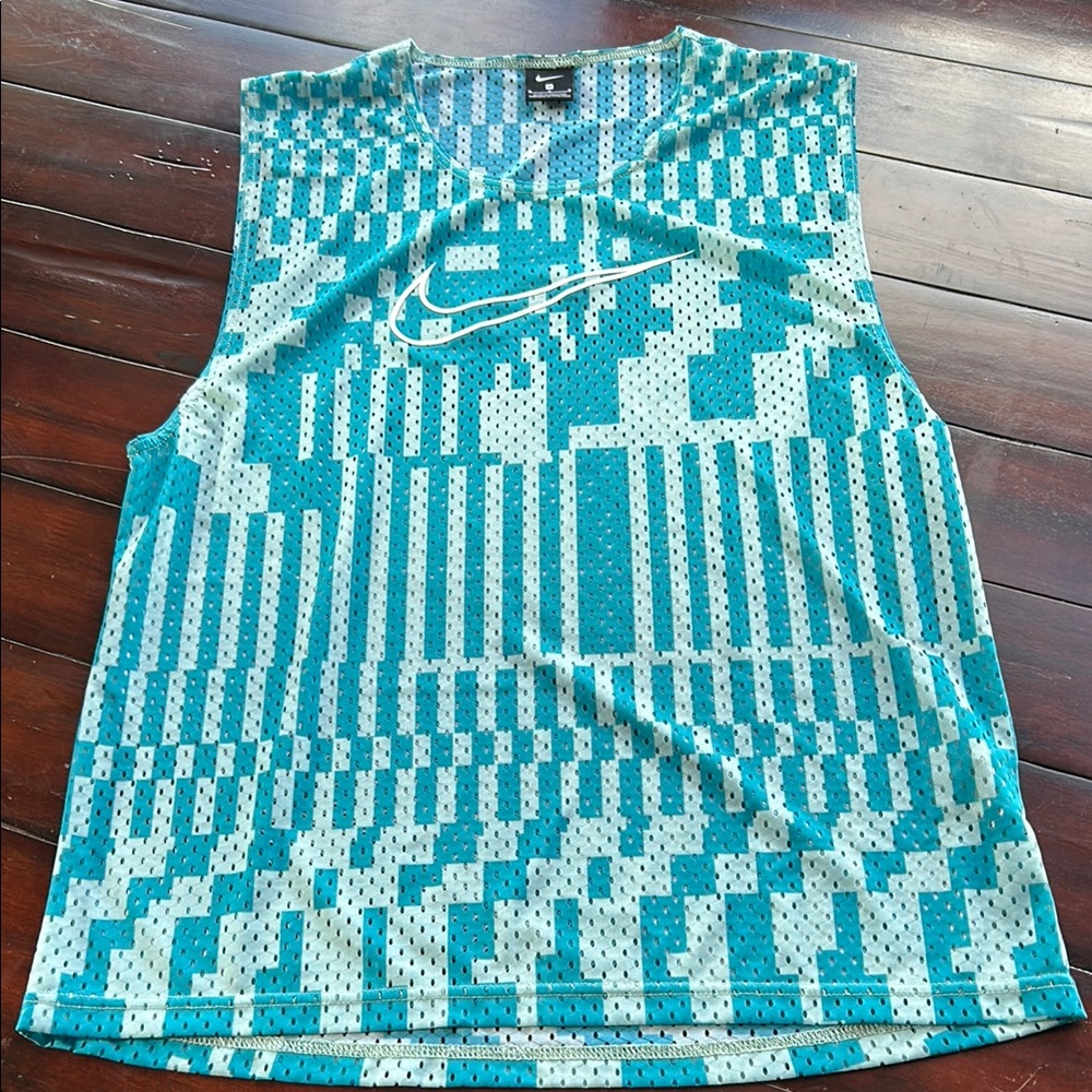 Nike sleeveless top